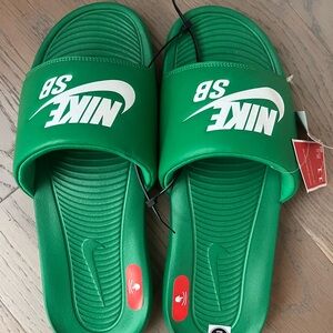 Rare Nike SB Victori One Sandal Slides in lucky Green (2022) . NWT size 11 men’s